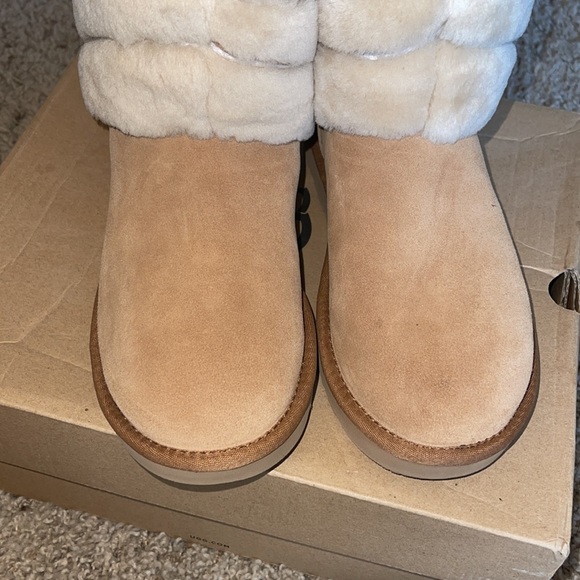 UGG Tania.   Size 7 Womens boots. - Picture 5 of 10